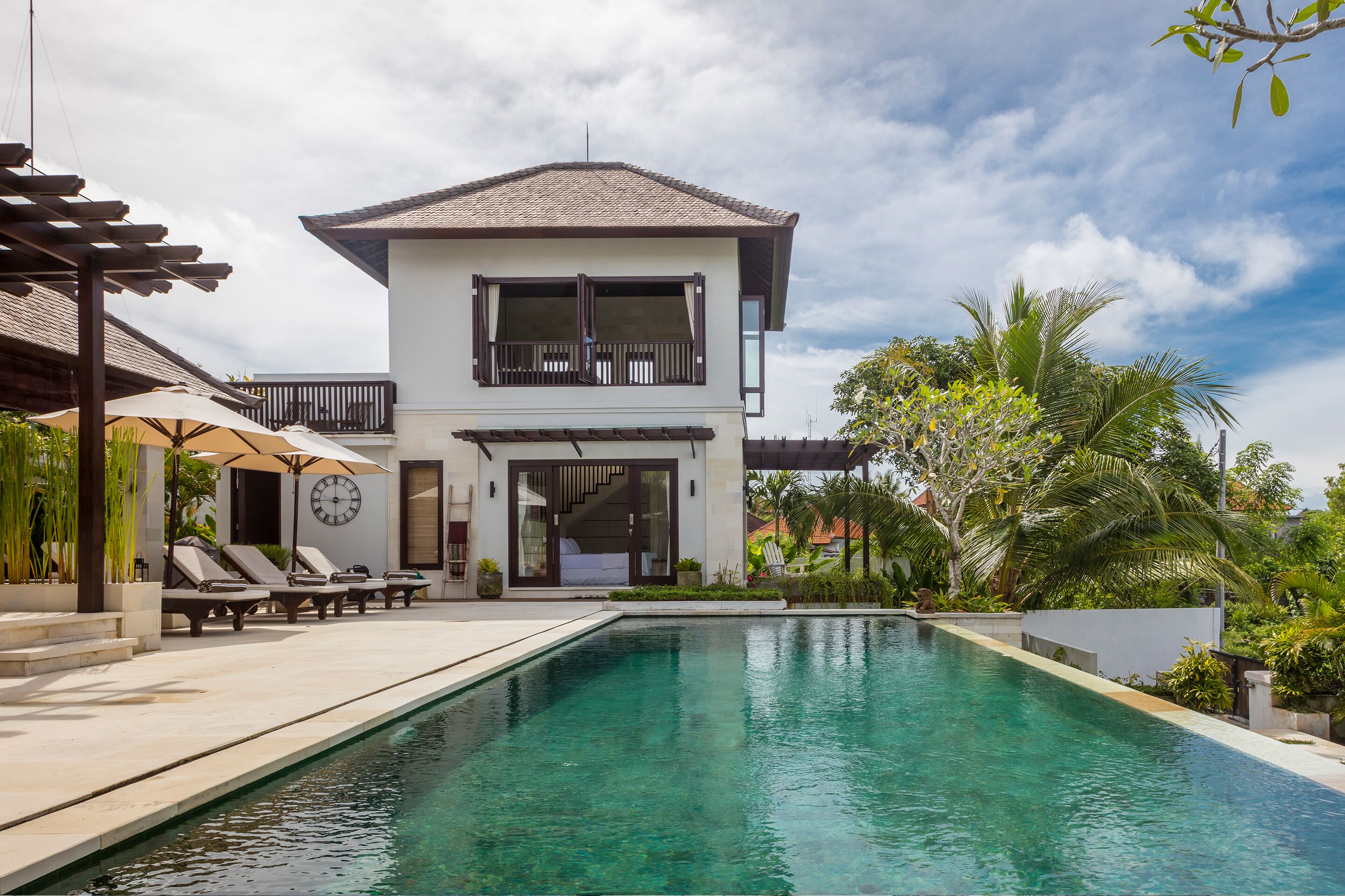 Outdoor pool, pool umbrellas, sun loungers