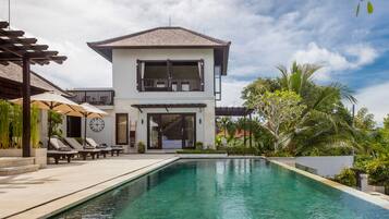 Outdoor pool, pool umbrellas, sun loungers