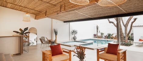 屋外プール、温水プール