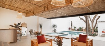 6 Bedrooms House near Tourist Spots with backyard, Bar, Jacuzzi and heated pool