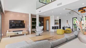 Smart-tv en een open haard