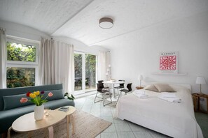 1 bedroom, desk, iron/ironing board, free WiFi - City Apartment with terrace in Moabit (Berlin)