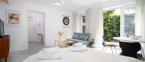 1 chambre, bureau, fer et planche à repasser, Wi-Fi gratuit