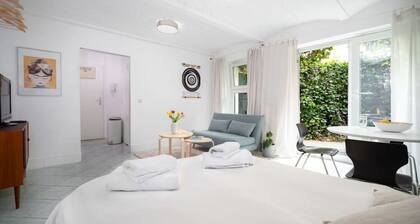 City Apartment with terrace in Moabit