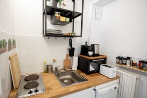 Fridge, microwave, stovetop, dishwasher