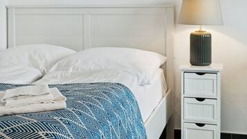 2 slaapkamers, een bureau, een strijkplank/strijkijzer, wifi