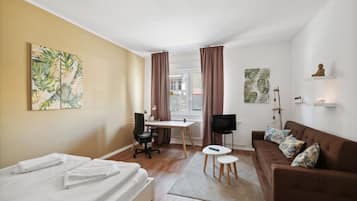 Desk, iron/ironing board, WiFi, bed sheets