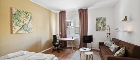 Bureau, fer et planche à repasser, Wi-Fi, draps fournis