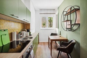 Refrigerador y comedor 