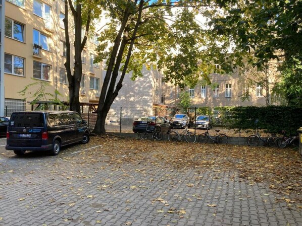 المنطقة المحيطة بالمنشأة