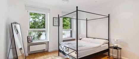 1 habitación, escritorio, tabla de planchar con plancha y wifi gratis