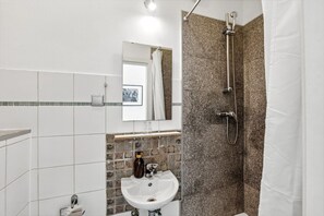 Hair dryer, towels