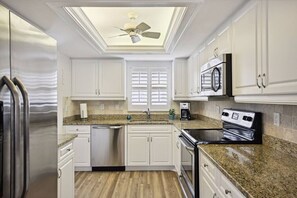 Fridge, microwave, oven, stovetop - Sunset Beach House - Pool, Bikes, Parking, Near the Beach (Naples)