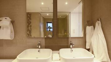 Luxury Penthouse, 2 Bedrooms, City View, Tower | Bathroom | Separate tub and shower, free toiletries, hair dryer, bathrobes