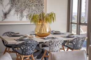 Luxury Penthouse, 2 Bedrooms, City View, Tower | In-room dining - Azalia Apartments (Sandton)