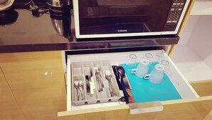 Appartement familial | Cuisine privée | Réfrigérateur grande capacité avec congélateur, four à micro-ondes