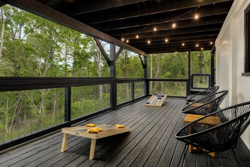 Lake-view! Hot Tub! Fire Pit. Grill. Game Room. King bed.