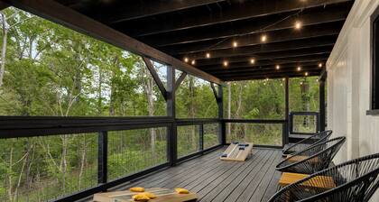 Lake-view! Hot Tub! Fire Pit. Grill. Game Room. King bed.