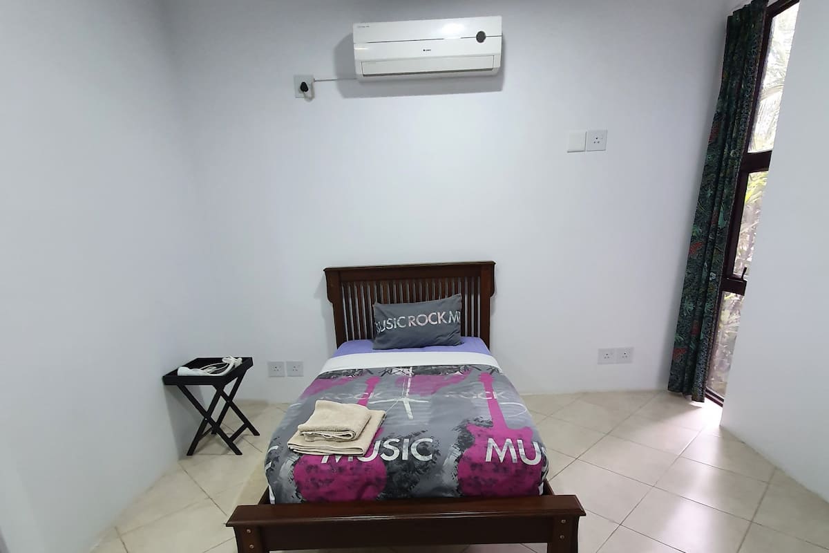 Kamar Single Basic, 1 Tempat Tidur Twin | Minibar dan seprai linen