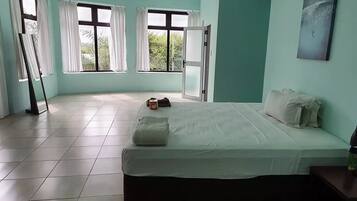 Business-dobbeltværelse - 1 dobbeltseng | 1 soveværelse, minibar, sengetøj