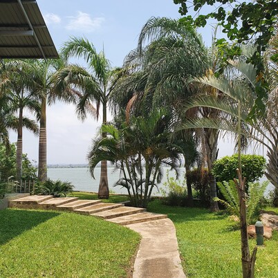 Zambezi Riverside Accommodation 