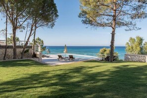 Terrace/patio - A luxury seaside villa with sweeping ocean views for a blissful holiday. (Zakinthos)