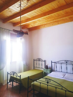Desk, free WiFi - Tobia's House  (Giuggianello)