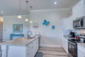 Fridge, microwave, oven, stovetop - Get ready to enjoy Sunny Daze on the coast (Rockport)