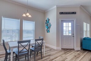 Dining - Get ready to enjoy Sunny Daze on the coast (Rockport)