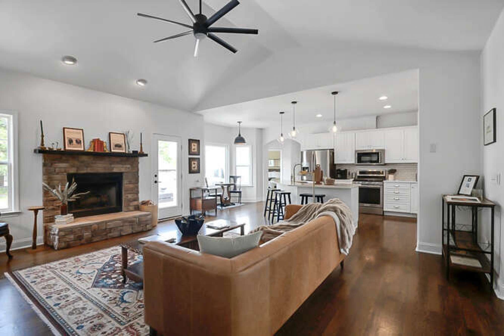 Country Farmhouse and Loft - Friendly Goats!