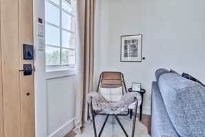 智能電視、書籍