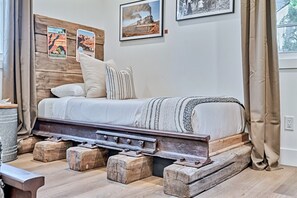 2 bedrooms, free WiFi, bed sheets - Inn History Grand Canyon Cabin 10 (Williams)