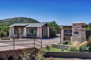 Exterior - Inn History Grand Canyon Cabin 12 (Williams)