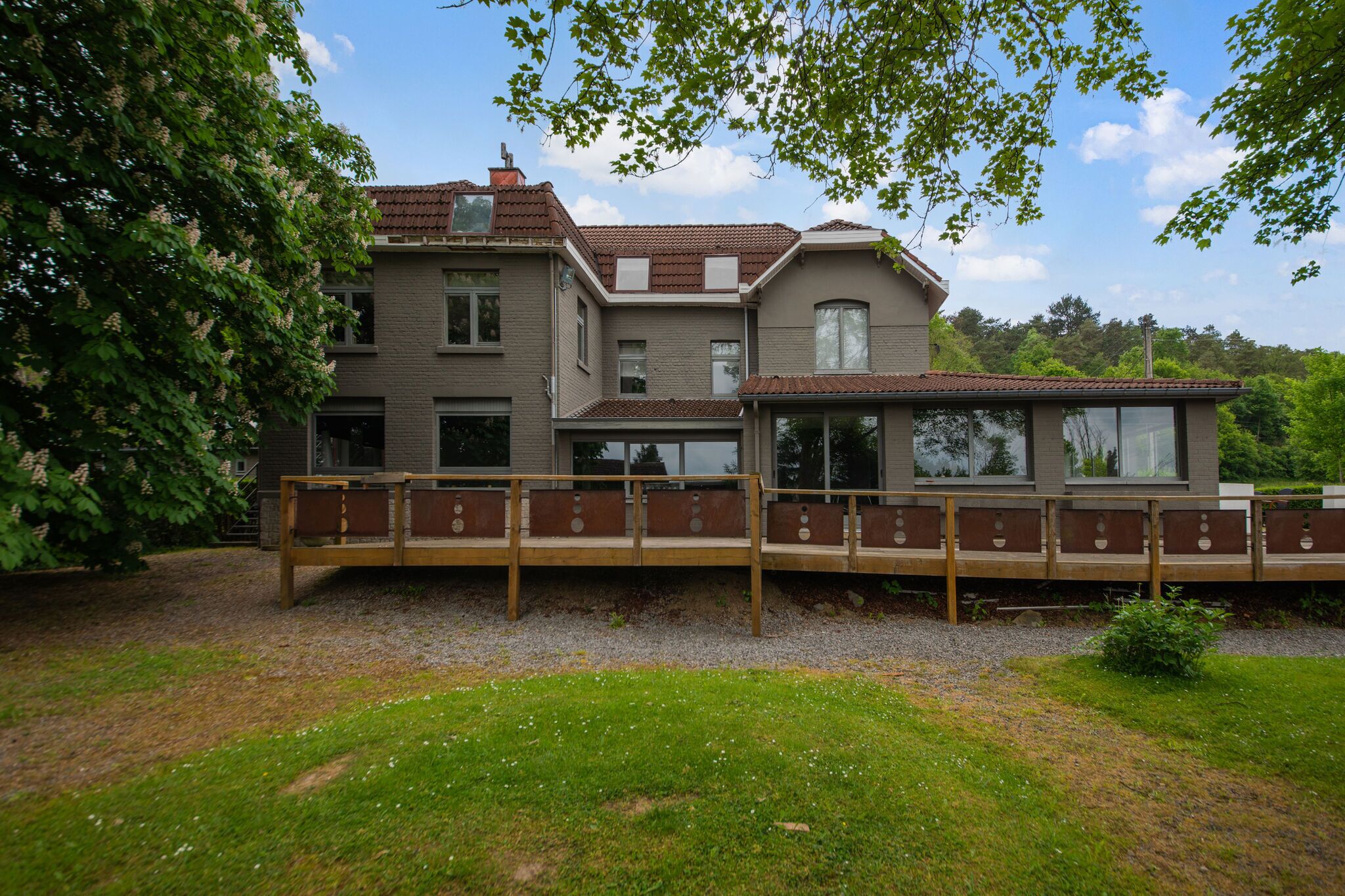 Luxurious holiday home on the banks of the Ourthe