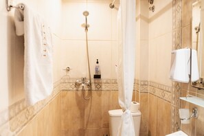 Basic Twin Room | Bathroom