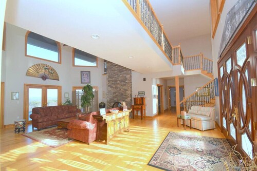 Redbud Keep - move theater, wifi, golf, view, recreation center access, grill