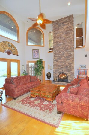 المنشأة من الداخل