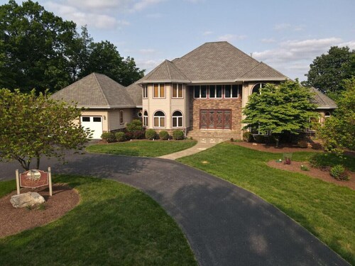 Redbud Keep - move theater, wifi, golf, view, recreation center access, grill
