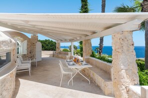 Outdoor dining - Villa with pool, sea front location , Plemmirio, DiCasaInSIcilia (Siracusa)