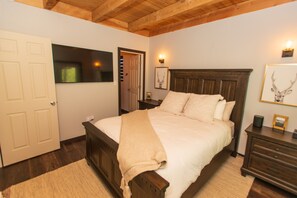 3 室のベッドルーム、WiFi (無料)、ベッドシーツ