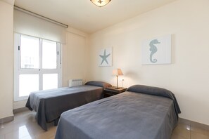 4 bedrooms, iron/ironing board, free WiFi, bed sheets