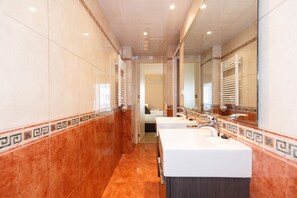 Shower, towels
