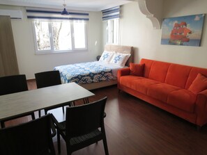 Deluxe Studio