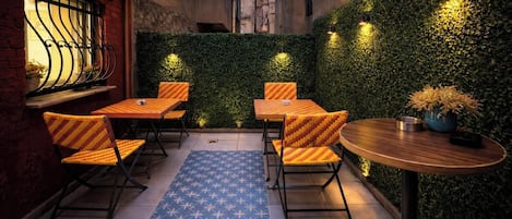 Daily English breakfast (EUR 5 per person)