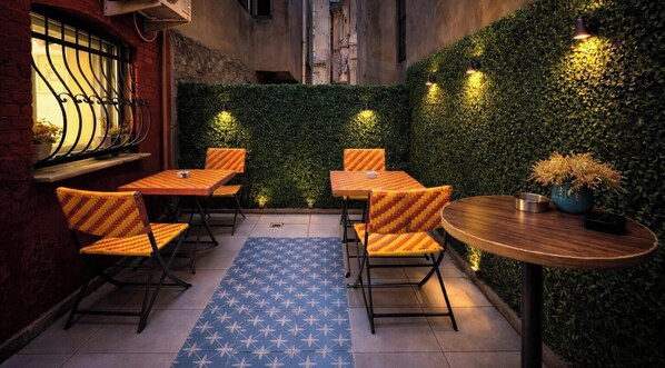 Daily English breakfast (EUR 5 per person) - Istanberry - Royal Apartments (Istanbul)