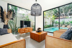 Basic Villa, Multiple Beds | Living area