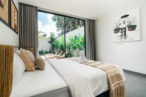 3 bedrooms, desk, laptop workspace, iron/ironing board - Villa Bunga Lily (Canggu)