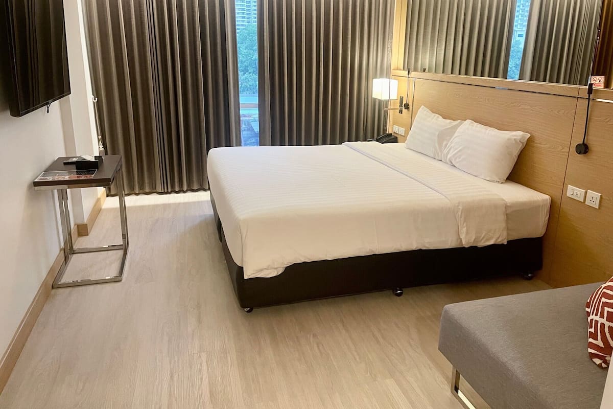 In-room safe, desk, laptop workspace, free WiFi
