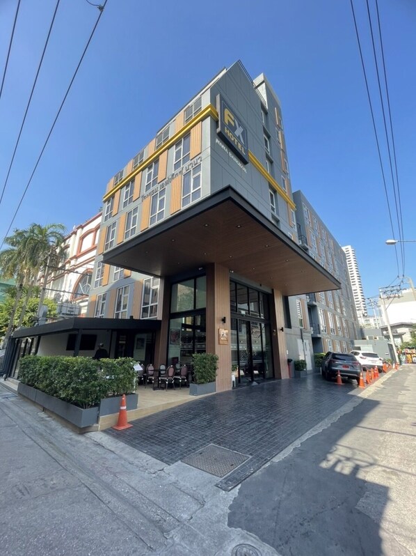 Front of property - FX Hotel Nana (Bangkok)