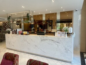 Flat-screen TV - FX Hotel Nana (Bangkok)